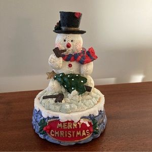 ☃️❄️ Windsor Collection musical snowman with winter details